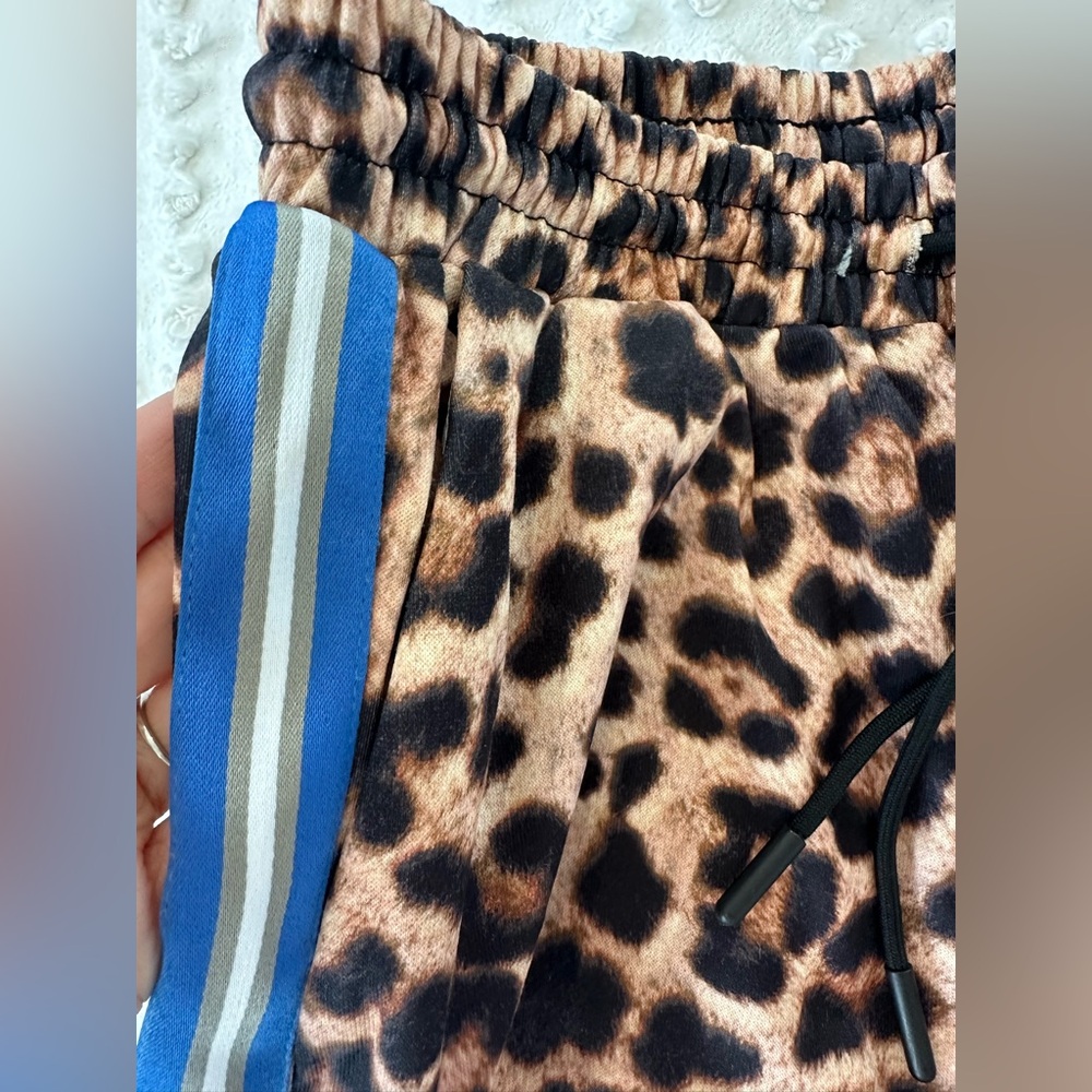 Missguided leopard print side stripe track pants - Picture 8 of 13